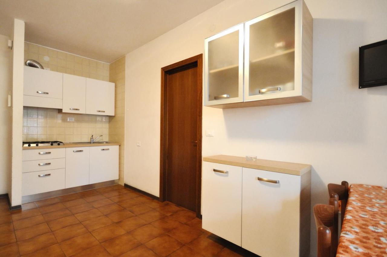 Condominio Tiziano B Бибионе Екстериор снимка