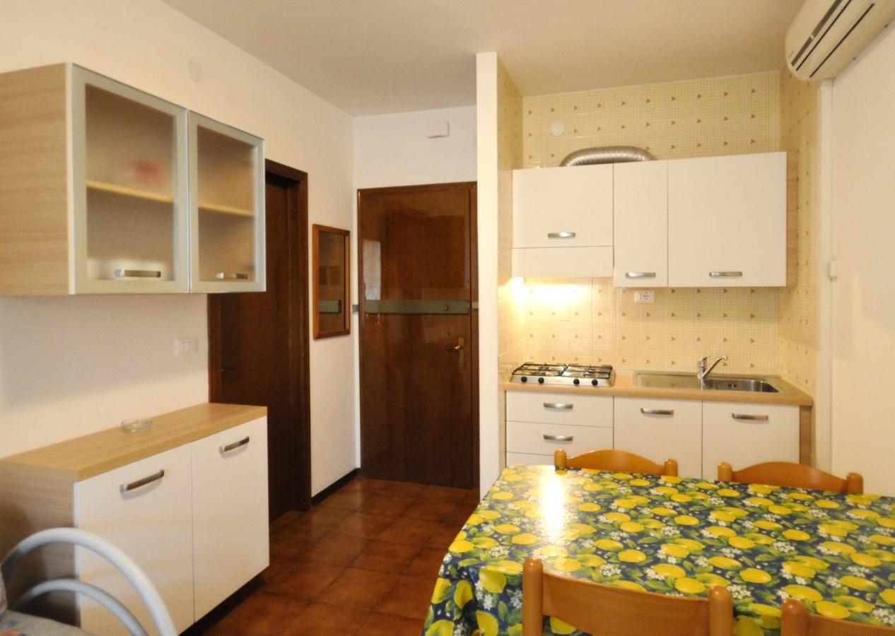 Condominio Tiziano B Бибионе Екстериор снимка